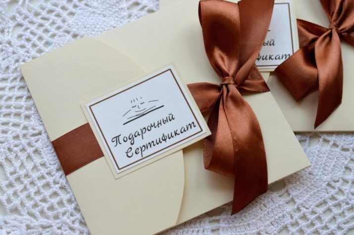 Подарунки до 1000 рублів: сертифікат та інші подарунки в межах тисячі рублів для коханої дівчини, подруги, колеги і дружини, друга і мами