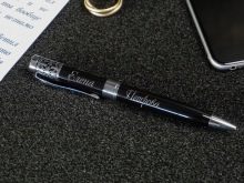 Подарунки колезі на день народження: готуємо оригінальні сюрпризи для співробітника своїми руками, вибираємо символічний подарунок