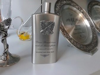 Подарунки з металу: сувеніри з олова і міді, чавуну і бронзи, нікелю і латуні