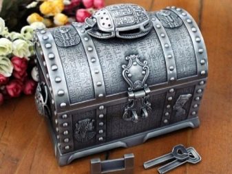 Подарунки з металу: сувеніри з олова і міді, чавуну і бронзи, нікелю і латуні