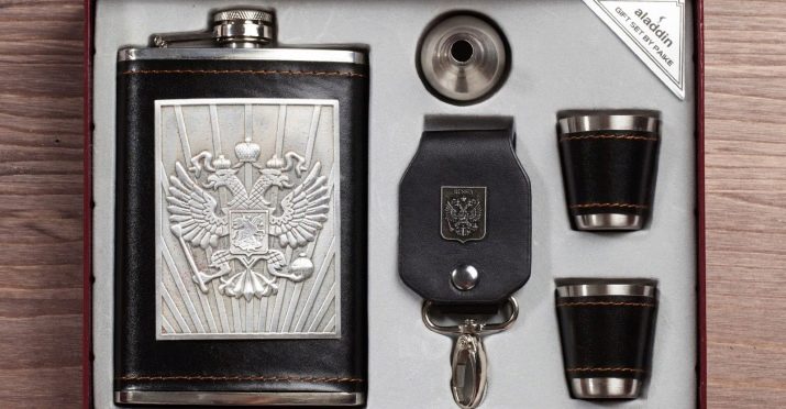 Подарунок чоловікові (60 фото): що корисного подарувати? Сувеніри, подушки та ідеї символічних подарунків дорослому чоловікові