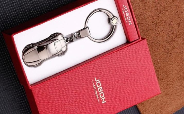 Подарунок чоловікові (60 фото): що корисного подарувати? Сувеніри, подушки та ідеї символічних подарунків дорослому чоловікові