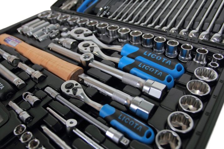 Подарунок чоловікові (60 фото): що корисного подарувати? Сувеніри, подушки та ідеї символічних подарунків дорослому чоловікові