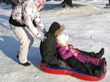 Подвійний тюбінг: вибираємо двомісну ватрушку для катання по снігу. Кращі моделі подвійних надувних санок. Як їх зберігати?