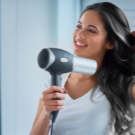 Попелясто-чорний колір волосся (29 фото): як пофарбувати волосся в відтінок попелу з чорними коренями? Догляд після фарбування