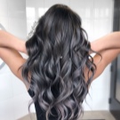 Попелясто-чорний колір волосся (29 фото): як пофарбувати волосся в відтінок попелу з чорними коренями? Догляд після фарбування