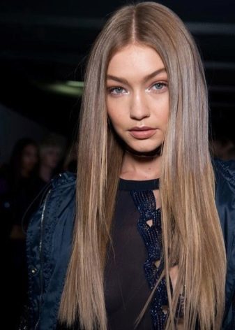 Попелясто-каштановий колір волосся (30 фото): кому підійде темно-шоколадний попелястий відтінок? Як фарбувати волосся?