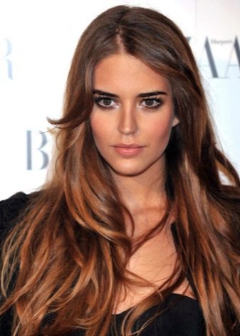 Попелясто-каштановий колір волосся (30 фото): кому підійде темно-шоколадний попелястий відтінок? Як фарбувати волосся?