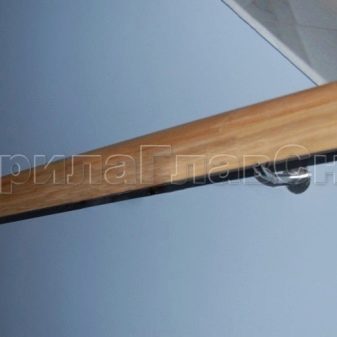 Поручні для ванної (40 фото): вибираємо на стіну ручку на вакуумних присосках і інші опорні моделі. Як їх зручно розташувати?