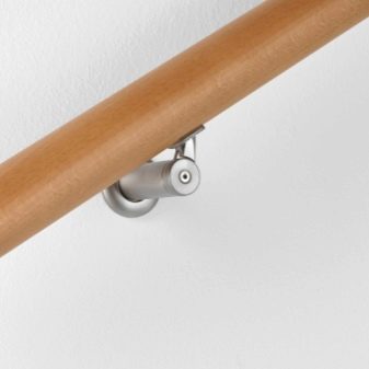 Поручні для ванної (40 фото): вибираємо на стіну ручку на вакуумних присосках і інші опорні моделі. Як їх зручно розташувати?