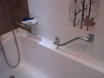 Поручні для ванної (40 фото): вибираємо на стіну ручку на вакуумних присосках і інші опорні моделі. Як їх зручно розташувати?