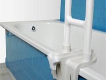 Поручні для ванної (40 фото): вибираємо на стіну ручку на вакуумних присосках і інші опорні моделі. Як їх зручно розташувати?