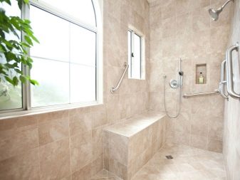 Поручні для ванної (40 фото): вибираємо на стіну ручку на вакуумних присосках і інші опорні моделі. Як їх зручно розташувати?