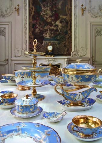 Посуд кобальт: що це таке? Чайні сервізи ЛПЗ з позолотою, тарілки, сині чашки та інший посуд