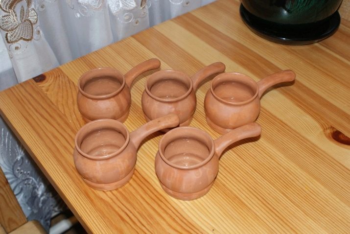 Посудина (29 фото): для чого вона призначена? Як вибрати для жюльєна? Що можна приготувати в керамічній і чавунному посуді?