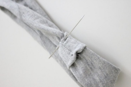 Пов’язки на голову для новонароджених (39 фото): моделі для малятка з квітами з фоамирана і з бантом