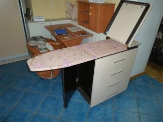 Прасувальна дошка-трансформер (12 фото): особливості складних конструкцій з тумбою, поради з вибору