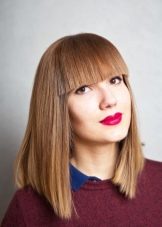 Прямі чубчики (49 фото): стрижки з рівною гривкою на довге волосся. Кому йде коротка густа чубчик? Як її покласти?