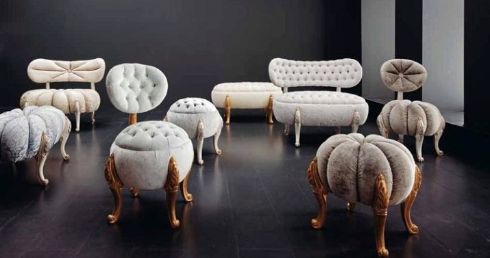 Пуфик в спальню (45 фото): як вибрати приліжкові пуфи і банкетки зі спинкою і ящиком? Красиві м’які пуфи з екошкіри