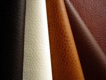 Пуфик в спальню (45 фото): як вибрати приліжкові пуфи і банкетки зі спинкою і ящиком? Красиві м’які пуфи з екошкіри