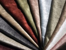 Пуфик в спальню (45 фото): як вибрати приліжкові пуфи і банкетки зі спинкою і ящиком? Красиві м’які пуфи з екошкіри