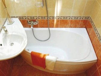 Раковина над ванною (54 фото): кутові раковини для «хрущовки» і інші види умивальників для маленької кімнати, приклади дизайну