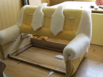 Реставрація диванів: відновлення старого дерев’яного радянського дивана своїми руками в домашніх умовах. Як реставрувати інші моделі?