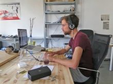Робоче місце програміста: стіл і інші меблі для роботи програміста, поради щодо організації робочого місця