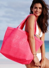 Рожева сумка (77 фото): З чим носити? жіночі моделі світло-рожевого і ніжно-рожевого кольору