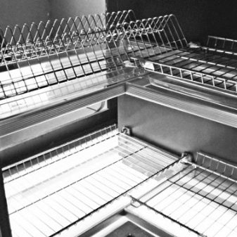 Розміри сушарок для посуду у шафу: вбудовані приміщення розміром 40-50 см і 60-80 см, інші моделі