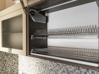 Розміри сушарок для посуду у шафу: вбудовані приміщення розміром 40-50 см і 60-80 см, інші моделі