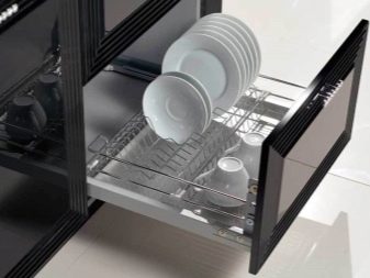 Розміри сушарок для посуду у шафу: вбудовані приміщення розміром 40-50 см і 60-80 см, інші моделі