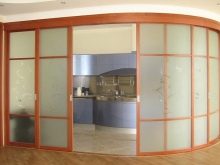 Розсувні двері на кухню: вибираємо кухонні висувні двері-гармошки. Скляні зсувні двері в інтер’єрі