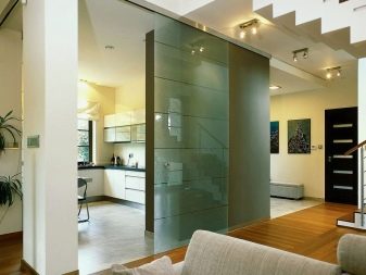 Розсувні двері на кухню: вибираємо кухонні висувні двері-гармошки. Скляні зсувні двері в інтер’єрі