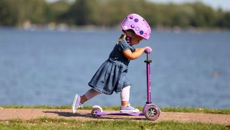 Самокати для дівчаток: дитячі моделі з великими і маленькими колесами рожевого і інших кольорів для дівчаток 3, 4, 5 і 9, 10, 11 і 12 років