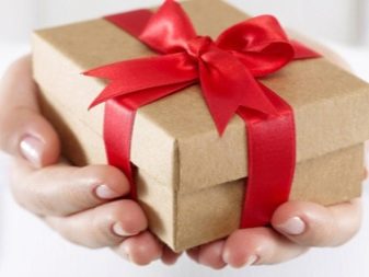 Що подарувати чоловікові на день народження? 57 фото Кращі ідеї подарунків малознайомому дорослому чоловікові, іменні чоловічі сувеніри