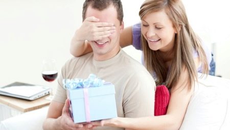 Що подарувати хлопцеві на річницю стосунків? Що можна зробити своїми руками? Ідеї оригінальних подарунків і сюрпризів для коханого чоловіка на дату знайомства