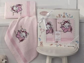 Що подарувати новонародженій дівчинці? Корисні та оригінальні подарунки дитині. Що зробити немовляті своїми руками?