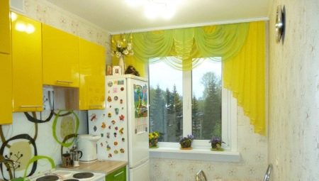Штори для маленької кухні (42 фото): кухонні штори в сучасному стилі на вікна в хрущовці і інші варіанти дизайну, красиві новинки