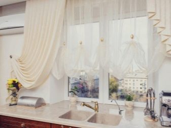 Штори для маленької кухні (42 фото): кухонні штори в сучасному стилі на вікна в хрущовці і інші варіанти дизайну, красиві новинки