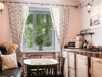 Штори для маленької кухні (42 фото): кухонні штори в сучасному стилі на вікна в хрущовці і інші варіанти дизайну, красиві новинки