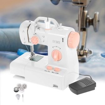 Швейна міні-машинка: вибір маленької портативної ручної машини. Як користуватися і заправити нитку? Інструкція та відгуки