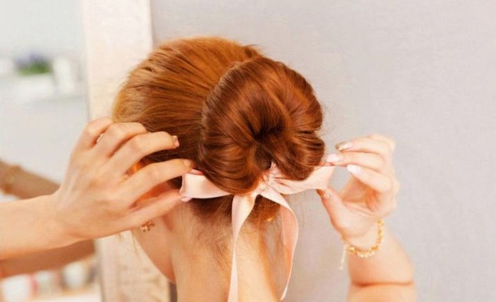 Швидко і красиво зробити пучок на середні волосся: легка схема створення пучка