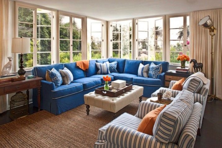 Синій диван в інтер’єрі вітальні (33 фото): дизайн залу з темно – та світло-синіми відтінками дивана