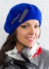 Синя шапка (61 фото): темно-синій і червоно-сині моделі, кому йде шапка синього кольору