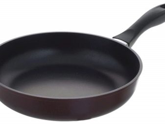 Сковороди «Біол»: опис чавунних млинцевих сковорідок, сковород-гриль, вок і інших моделей, відгуки