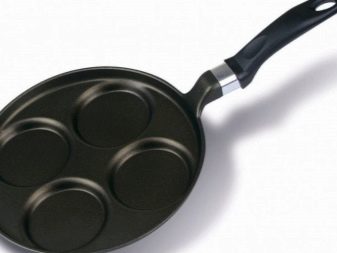 Сковороди для оладок: опис сковорідок зі смайликами для панкейків, у формі звірів і інших моделей