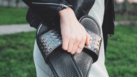 Сланці Nike (40 фото): жіночі getasandal, solarsoft slide та інші популярні моделі