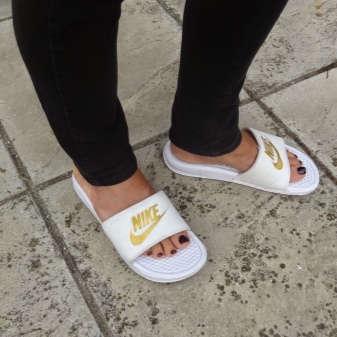 Сланці Nike (40 фото): жіночі getasandal, solarsoft slide та інші популярні моделі