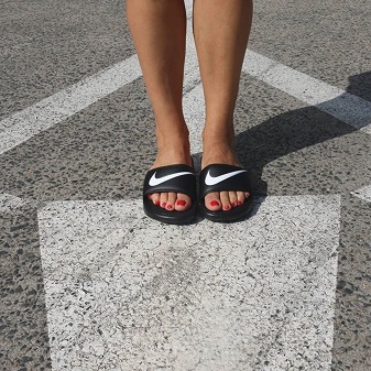 Сланці Nike (40 фото): жіночі getasandal, solarsoft slide та інші популярні моделі